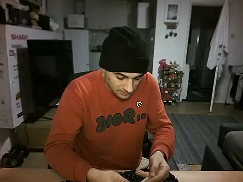 Snapshot of mihaimichael chatting on November 16, 2025, 5:17 pm mihaimichael online show from November 16, 2025, 5:17 pm