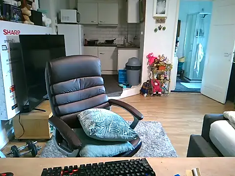 Snapshot of mihaimichael chatting on November 17, 2025, 1:15 pm mihaimichael online show from November 17, 2025, 1:15 pm