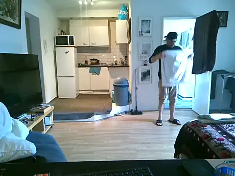 Snapshot of mihaimichael chatting on May 20, 2026, 2:14 pm mihaimichael online show from May 20, 2026, 2:14 pm