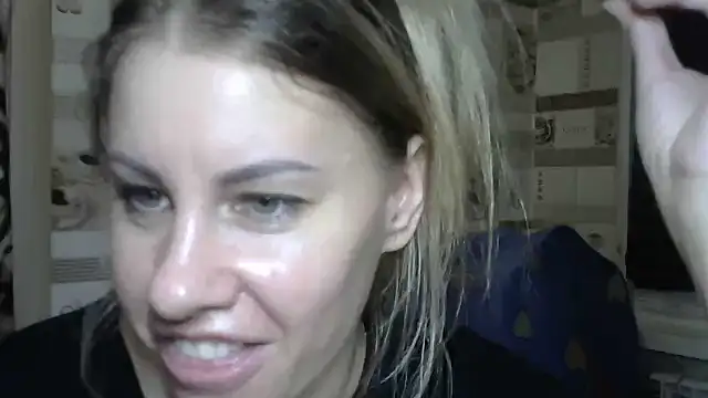 Snapshot of TherestlessKitty chatting on October 7, 2025, 11:39 pm TherestlessKitty online show from October 7, 2025, 11:39 pm