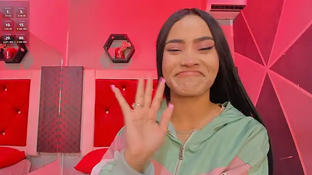 Snapshot of Karoll014 chatting on October 4, 2025, 11:23 am Karoll014 online show from October 4, 2025, 11:23 am