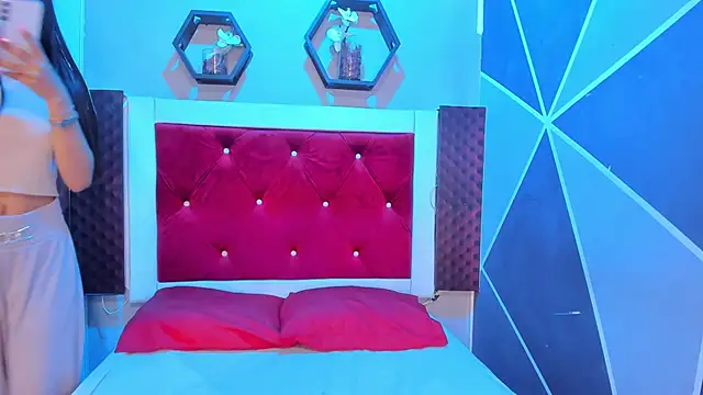 Snapshot of Karoll014 chatting on October 10, 2025, 12:06 pm Karoll014 online show from October 10, 2025, 12:06 pm