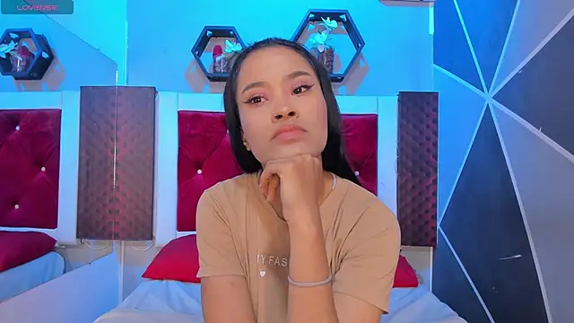 Snapshot of Karoll014 chatting on September 16, 2025, 11:55 am Karoll014 online show from September 16, 2025, 11:55 am