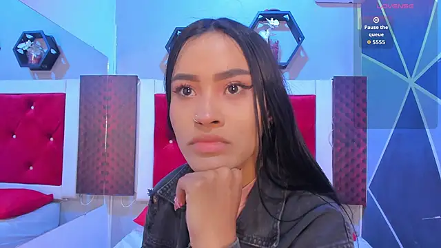 Snapshot of Karoll014 chatting on October 13, 2025, 1:23 pm Karoll014 online show from October 13, 2025, 1:23 pm