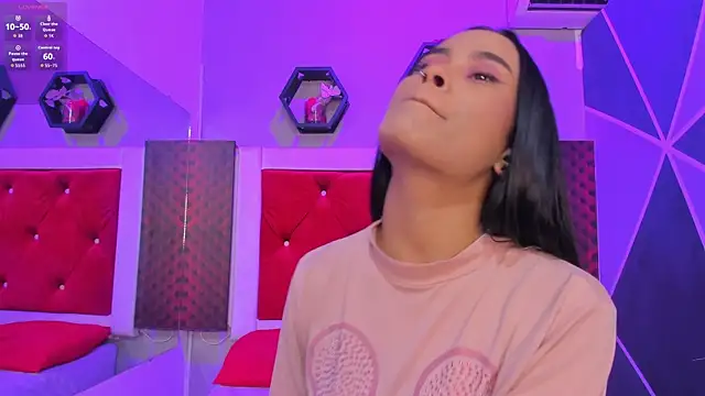 Snapshot of Karoll014 chatting on September 29, 2025, 11:49 am Karoll014 online show from September 29, 2025, 11:49 am