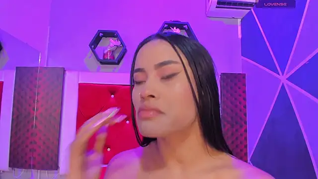 Snapshot of Karoll014 chatting on October 14, 2025, 11:44 am Karoll014 online show from October 14, 2025, 11:44 am