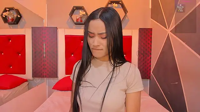 Snapshot of Karoll014 chatting on October 17, 2025, 12:07 pm Karoll014 online show from October 17, 2025, 12:07 pm