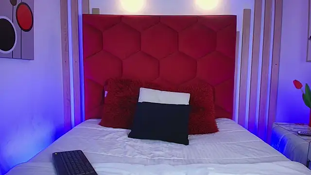 Snapshot of Tayzon_Foxxx chatting on July 9, 2026, 9:14 pm Tayzon Foxxx online show from July 9, 2026, 9:14 pm