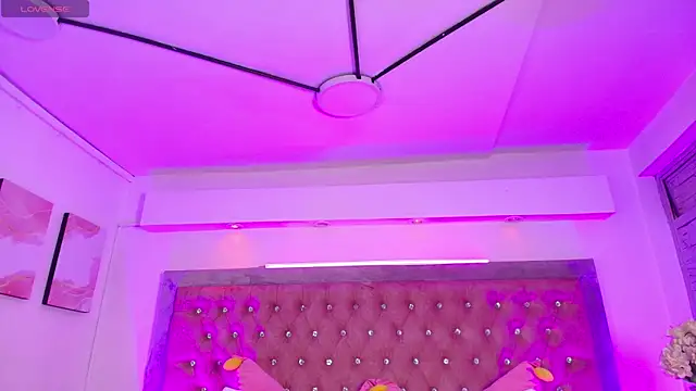 Snapshot of Tayzon_Foxxx chatting on December 19, 2025, 12:29 pm Tayzon Foxxx online show from December 19, 2025, 12:29 pm