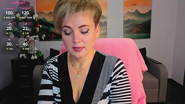 Snapshot of Julia_Wilsone chatting on December 16, 2025, 7:12 am Julia Wilsone online show from December 16, 2025, 7:12 am