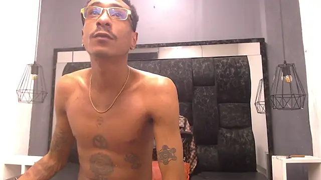 Snapshot of Jose_Smoke chatting on November 1, 2025, 5:14 am Jose Smoke online show from November 1, 2025, 5:14 am