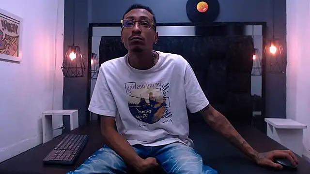 Snapshot of Jose_Smoke chatting on November 14, 2025, 3:10 am Jose Smoke online show from November 14, 2025, 3:10 am