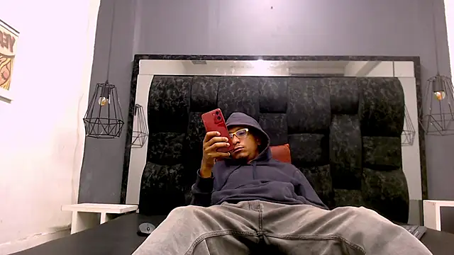 Snapshot of Jose_Smoke chatting on November 28, 2025, 4:12 am Jose Smoke online show from November 28, 2025, 4:12 am