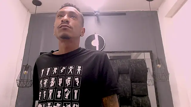 Snapshot of Jose_Smoke chatting on November 18, 2025, 3:21 am Jose Smoke online show from November 18, 2025, 3:21 am