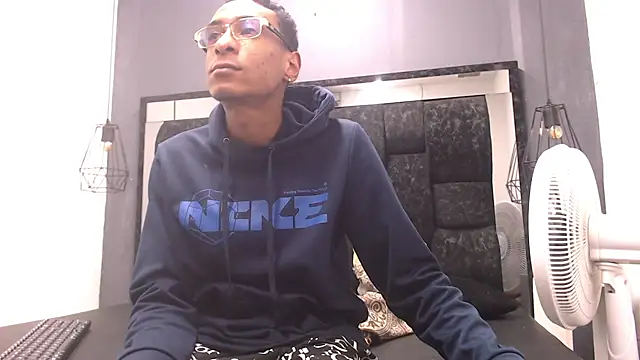 Snapshot of Jose_Smoke chatting on November 3, 2025, 7:35 am Jose Smoke online show from November 3, 2025, 7:35 am