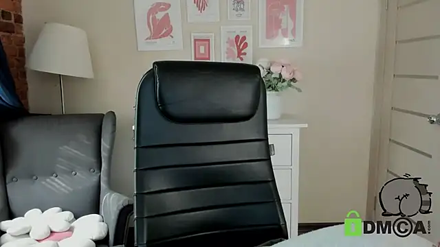 Snapshot of Alina_Mills chatting on October 3, 2025, 9:44 am Alina Mills online show from October 3, 2025, 9:44 am