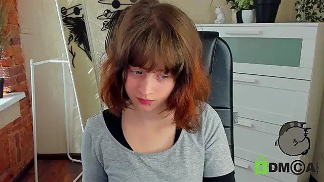 Snapshot of Alina_Mills chatting on October 7, 2025, 9:21 am Alina Mills online show from October 7, 2025, 9:21 am