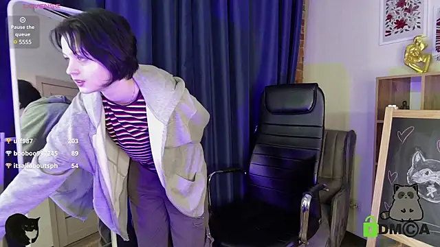 Snapshot of Alina_Mills chatting on January 2, 2025, 5:50 pm Alina Mills online show from January 2, 2025, 5:50 pm