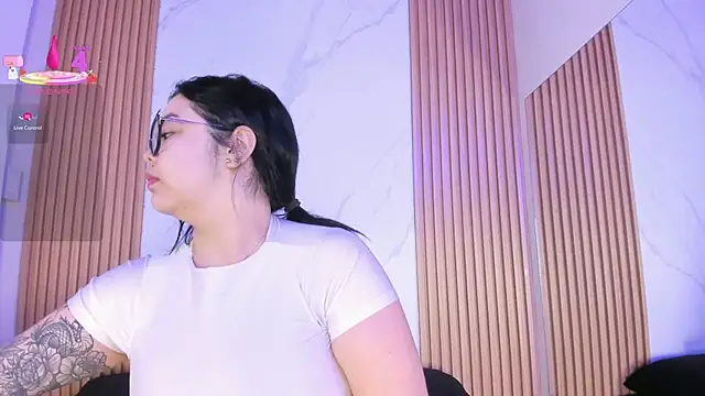 Snapshot of juicy_led_ chatting on November 11, 2025, 11:16 am juicy led online show from November 11, 2025, 11:16 am