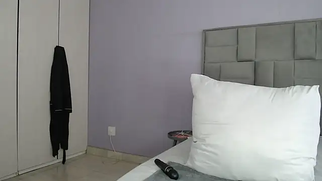 bustytitsxxx online show from November 26, 2025, 5:18 am