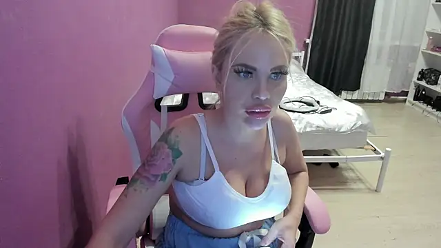 Snapshot of Lika8234 chatting on September 18, 2025, 8:12 pm Lika8234 online show from September 18, 2025, 8:12 pm