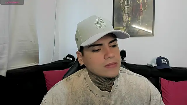 Snapshot of mad_maxxx2 chatting on October 26, 2025, 12:05 pm mad maxxx2 online show from October 26, 2025, 12:05 pm