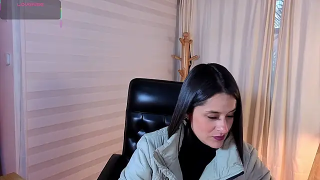 Snapshot of Alice_milf_ chatting on December 1, 2025, 11:11 am Alice milf online show from December 1, 2025, 11:11 am