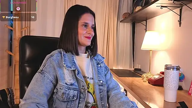 Snapshot of Alice_milf_ chatting on December 5, 2025, 11:09 am Alice milf online show from December 5, 2025, 11:09 am