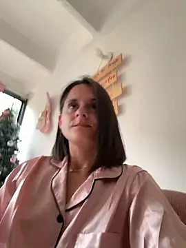 Snapshot of Alice_milf_ chatting on December 3, 2025, 4:50 pm Alice milf online show from December 3, 2025, 4:50 pm