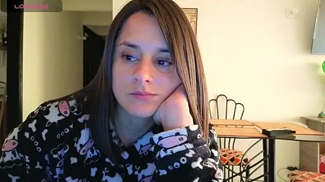 Snapshot of Alice_milf_ chatting on September 24, 2025, 2:34 pm Alice milf online show from September 24, 2025, 2:34 pm