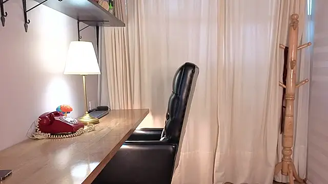 Snapshot of Alice_milf_ chatting on November 13, 2025, 11:14 am Alice milf online show from November 13, 2025, 11:14 am