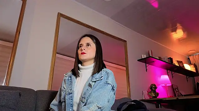 Snapshot of Alice_milf_ chatting on September 18, 2025, 11:35 am Alice milf online show from September 18, 2025, 11:35 am