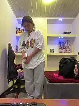  luna torres online show from April 18, 2026, 1:35 pm