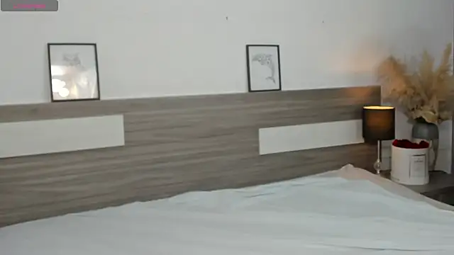 SaraaJhonsonn online show from April 14, 2026, 2:44 pm