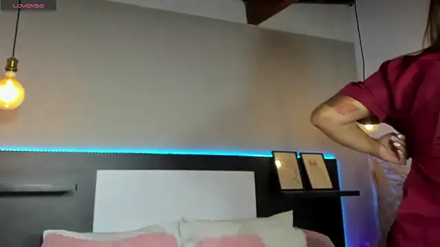 SaraaJhonsonn online show from March 18, 2026, 3:03 pm