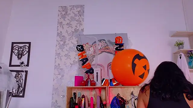 Snapshot of taty_miller chatting on November 1, 2025, 8:36 pm taty miller online show from November 1, 2025, 8:36 pm