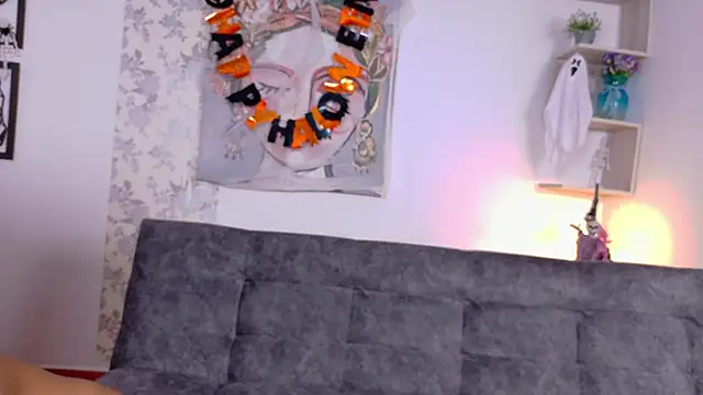 Snapshot of taty_miller chatting on October 29, 2025, 8:30 pm taty miller online show from October 29, 2025, 8:30 pm