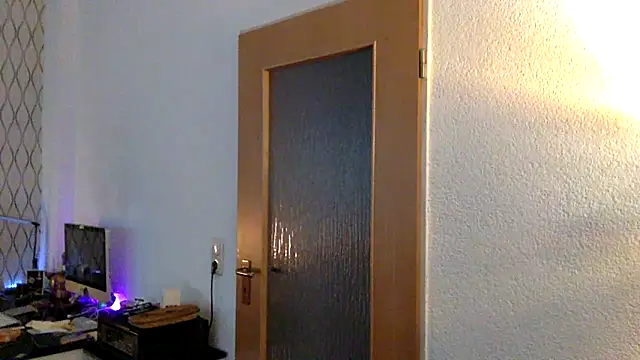 Snapshot of tomz0819 chatting on March 15, 2025, 3:37 pm tomz0819 online show from March 15, 2025, 3:37 pm