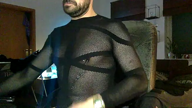 Snapshot of tomz0819 chatting on March 16, 2025, 8:32 pm tomz0819 online show from March 16, 2025, 8:32 pm