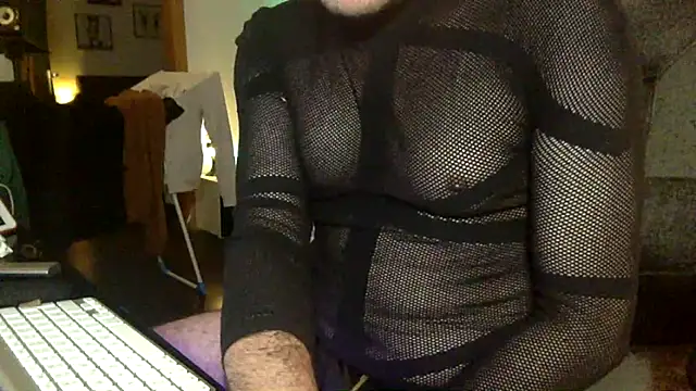 Snapshot of tomz0819 chatting on November 3, 2025, 11:19 pm tomz0819 online show from November 3, 2025, 11:19 pm