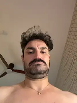 Snapshot of tomz0819 chatting on October 19, 2025, 3:15 pm tomz0819 online show from October 19, 2025, 3:15 pm