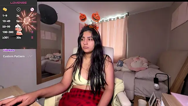 cloe small online show from October 21, 2025, 8:41 pm