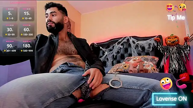 Snapshot of MattewRey chatting on October 31, 2025, 12:46 pm MattewRey online show from October 31, 2025, 12:46 pm