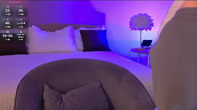 MiaBecky online show from March 21, 2025, 5:21 am