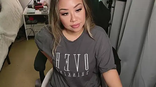 SpikedBella online show from March 20, 2025, 5:47 pm