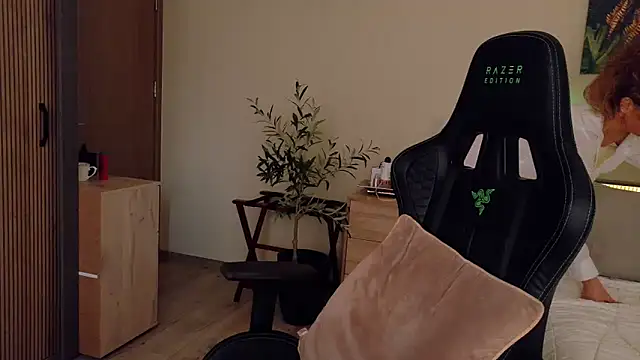 joycesilver online show from March 12, 2026, 8:40 am