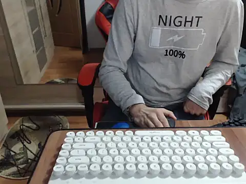 uncutguy01 online show from October 11, 2025, 4:35 am