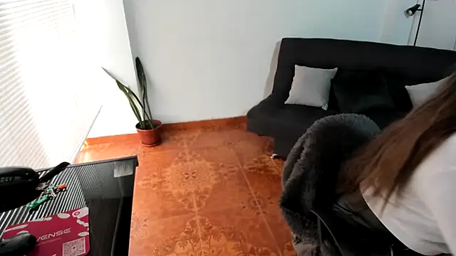 Snapshot of LinaBrowm chatting on September 25, 2025, 2:12 pm LinaBrowm online show from September 25, 2025, 2:12 pm