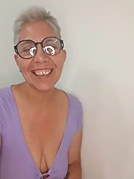 Snapshot of luz_bella chatting on December 7, 2024, 3:31 am luz bella online show from December 7, 2024, 3:31 am