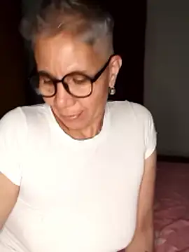 Snapshot of luz_bella chatting on December 3, 2024, 2:42 am luz bella online show from December 3, 2024, 2:42 am